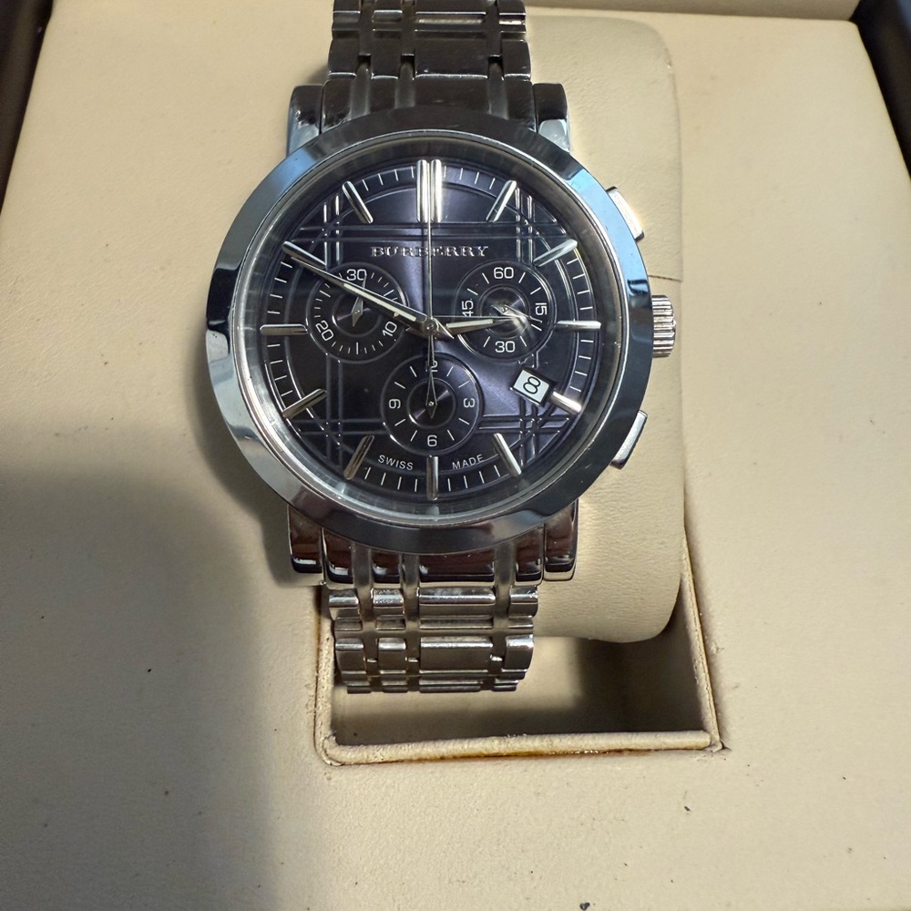 Burberry Bu1366 Chronograph Watch.